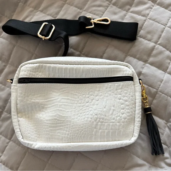 NWOT Official Makeup Junkie Uptown White Crossbody Croc-Embossed Bag! - Picture 2 of 5